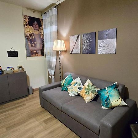 Casa Vacanze Oikia - Room Girasole Неаполь Экстерьер фото
