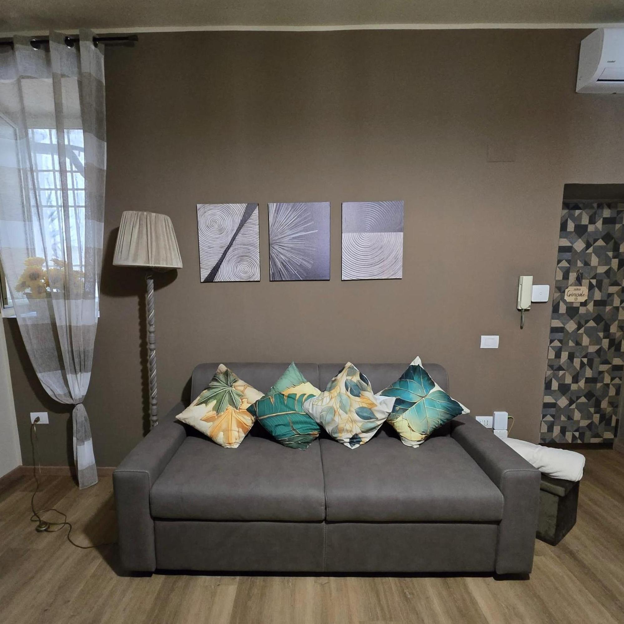 Casa Vacanze Oikia - Room Girasole Неаполь Экстерьер фото